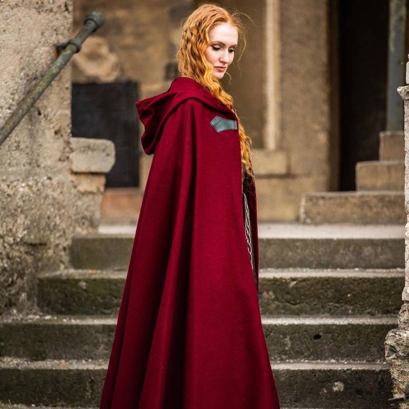 Wool cape with wolf buckle "Tjark"