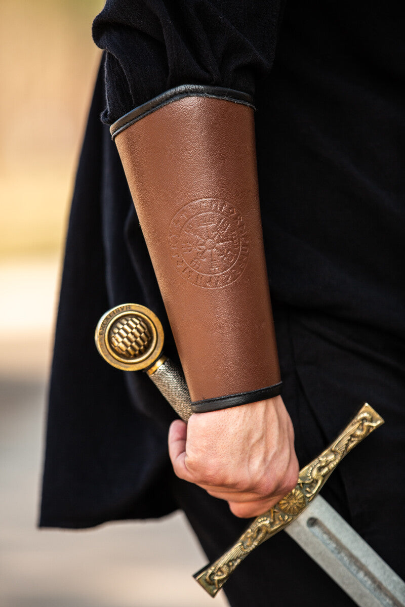 Leather arm guard "Ottar" with Vegvisir embossing - Brown