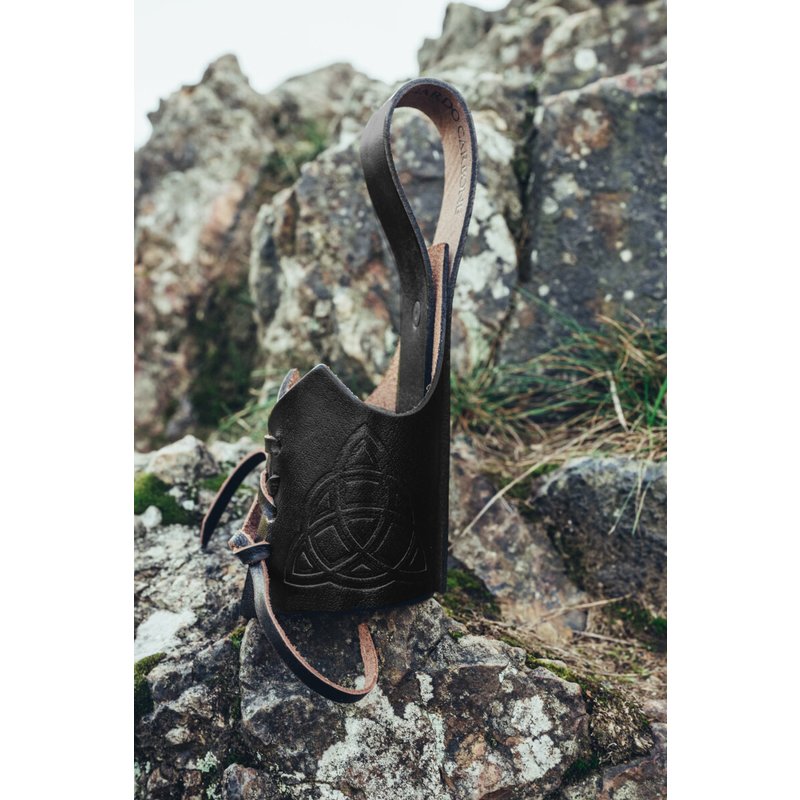 Kai Leather Drinking Horn Holder with Celtic Knot - Product image 2