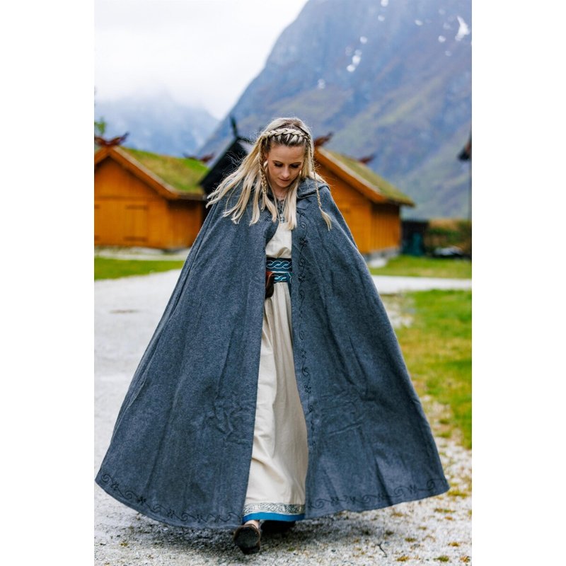Gesa Embroidered Wool Cloak with Fibula Brooch - Product image 4