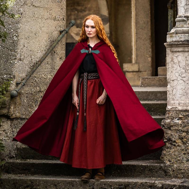 Wool cape with wolf buckle "Tjark"