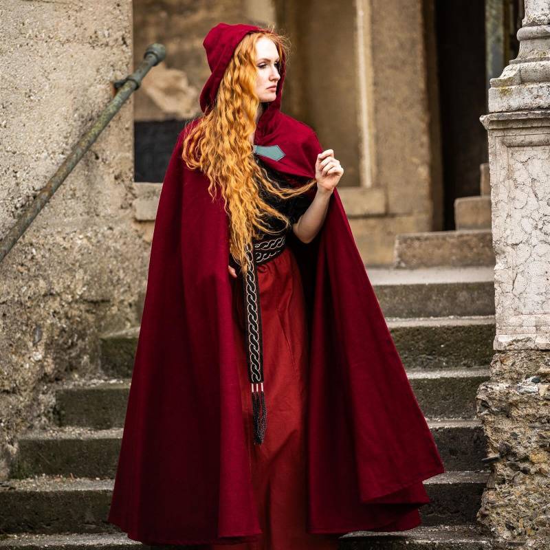 Wool cape with wolf buckle "Tjark"