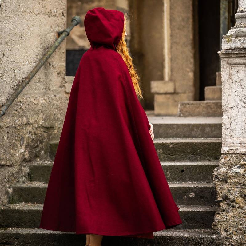 Wool cape with wolf buckle "Tjark"